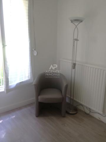 "Versailles Clagny" Studio meublé et équipé de 20m² au rez de chaussée d'un immeuble semi-récent ! Loyer 690 €/mois charges comprises **  - Référence  28082