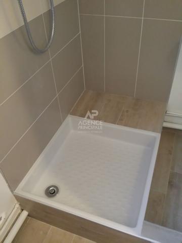 "Versailles Clagny" Studio meublé et équipé de 20m² au rez de chaussée d'un immeuble semi-récent ! Loyer 690 €/mois charges comprises **  - Référence  28082
