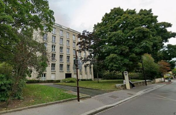 "Versailles Clagny" Studio meublé et équipé de 20m² au rez de chaussée d'un immeuble semi-récent ! Loyer 690 €/mois charges comprises **  - Référence  28082