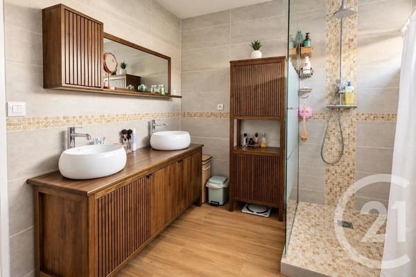 Maison à vendre  5 pièces - 106,19 m 2   EYSINES  - 33