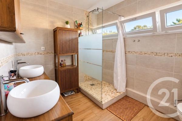 Maison à vendre  5 pièces - 106,19 m 2   EYSINES  - 33