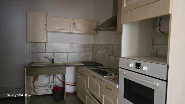 À VENDRE – BELLE MAISON DE VILLAGE AVEC DE BEAUX VOLUMES  CUXAC D'AUDE