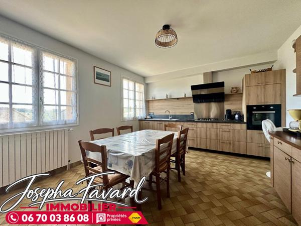 Esprit ferme sur 6,3 ha : 3 bâtiments agricoles de 425 m² et maison de 134 m² sur sous-sol