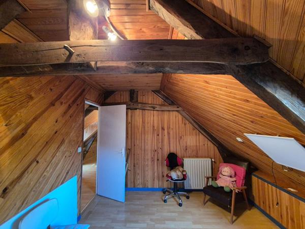 Belle Longère atypique de 162 m2 habitables, rénovée avec goût dans le Morbihan ? (15 kms de Lorient  ? 1 km d'Hennebont ? 6 kms de Languidic - 15 kms de la mer)