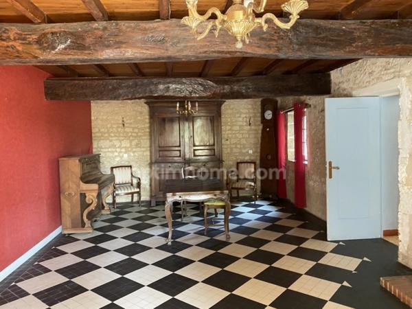 À 15 minutes d’Angoulême – Superbe ensemble charentais d'environ 290 m² habitables avec piscine 20x4 avec abri rétractable,6 chambres et nombreuses dépendances