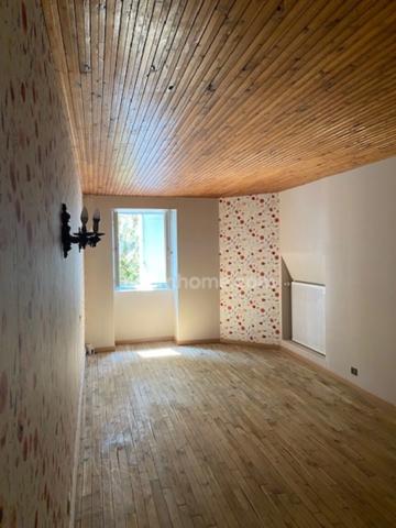 À 15 minutes d’Angoulême – Superbe ensemble charentais d'environ 290 m² habitables avec piscine 20x4 avec abri rétractable,6 chambres et nombreuses dépendances