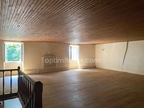 À 15 minutes d’Angoulême – Superbe ensemble charentais d'environ 290 m² habitables avec piscine 20x4 avec abri rétractable,6 chambres et nombreuses dépendances