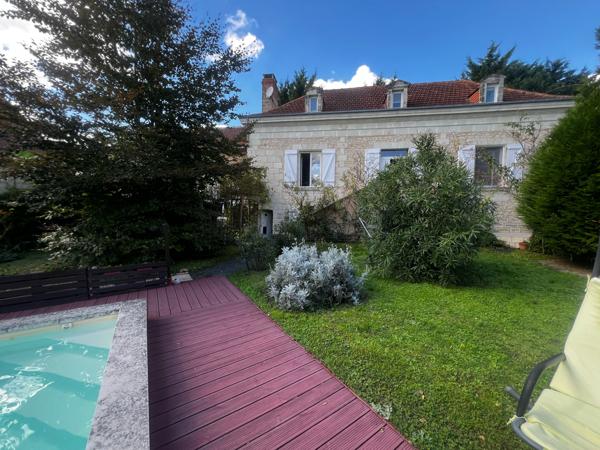 PROPRIÉTÉ de 300m² hab et DEPENDANCES dans PARC 2550m²