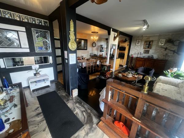 PROPRIÉTÉ de 300m² hab et DEPENDANCES dans PARC 2550m²