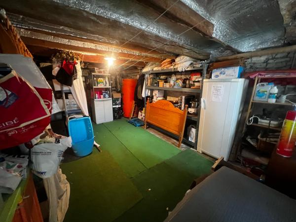 PROPRIÉTÉ de 300m² hab et DEPENDANCES dans PARC 2550m²