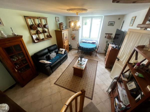 PROPRIÉTÉ de 300m² hab et DEPENDANCES dans PARC 2550m²