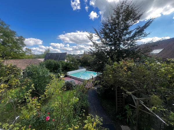 PROPRIÉTÉ de 300m² hab et DEPENDANCES dans PARC 2550m²