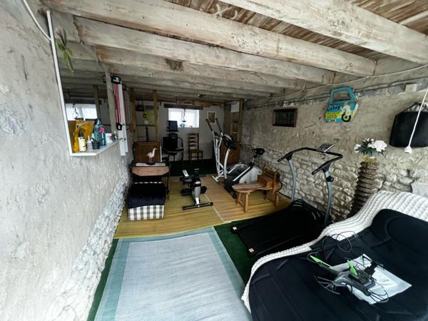 PROPRIÉTÉ de 300m² hab et DEPENDANCES dans PARC 2550m²