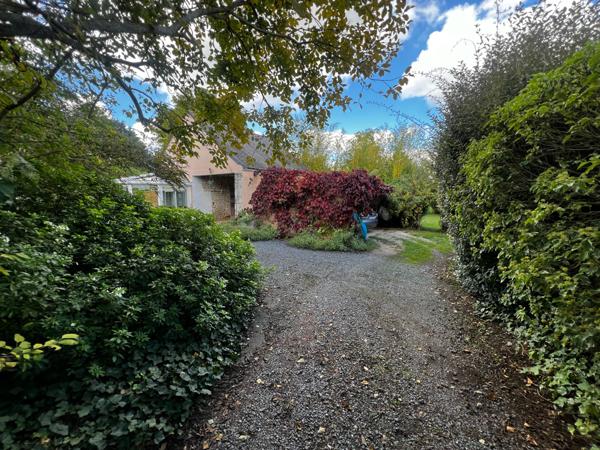 PROPRIÉTÉ de 300m² hab et DEPENDANCES dans PARC 2550m²