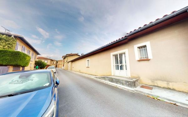 Maison à vendre    2 pièces • 330 m2 Castelnau-d'Estrétefonds