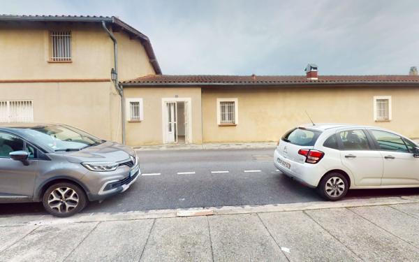 Maison à vendre    2 pièces • 330 m2 Castelnau-d'Estrétefonds