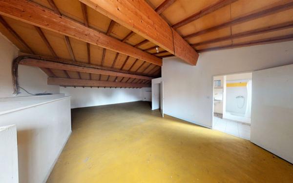 Maison à vendre    2 pièces • 330 m2 Castelnau-d'Estrétefonds