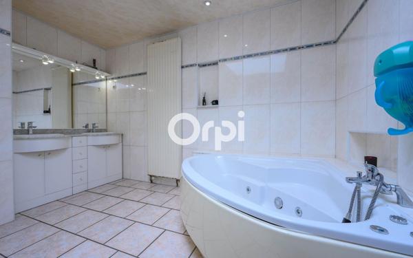 Maison à vendre    4 pièces •  Bousbecque