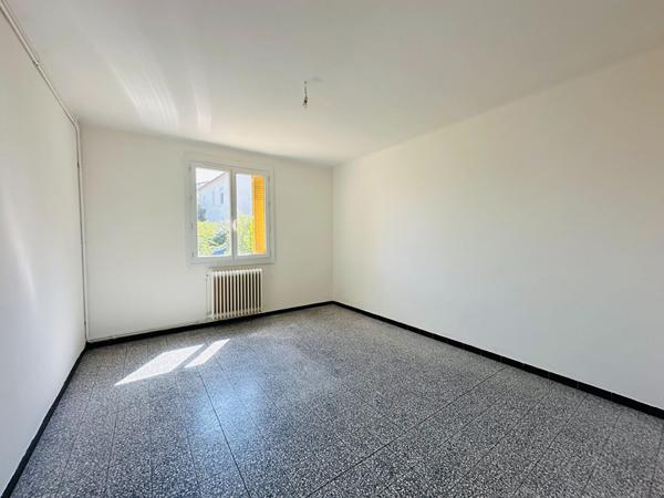 APPARTEMENT 3 CHAMBRES AVEC GARAGE INDIVIDUEL ET JARDIN COMMUN