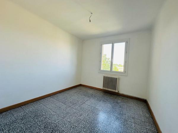 APPARTEMENT 3 CHAMBRES AVEC GARAGE INDIVIDUEL ET JARDIN COMMUN