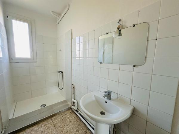 APPARTEMENT 3 CHAMBRES AVEC GARAGE INDIVIDUEL ET JARDIN COMMUN