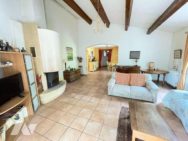 A vendre - Manosque (04) - Alpes de Haute Provence : Villa d'env 129,45 m² offrant de beaux vol...