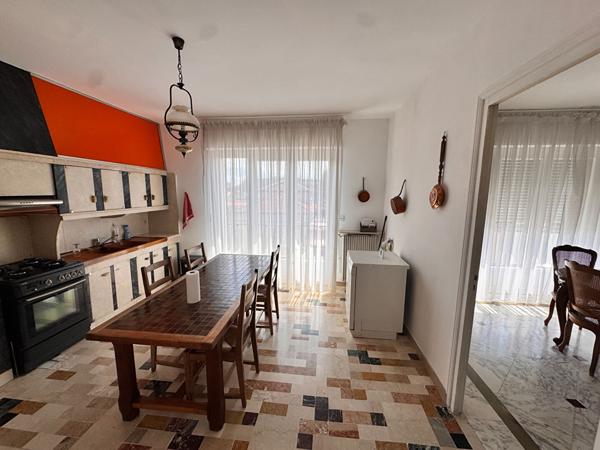 33150 CENON - Maison 7 pièces de 190m2 avec garage et jardin à vendre