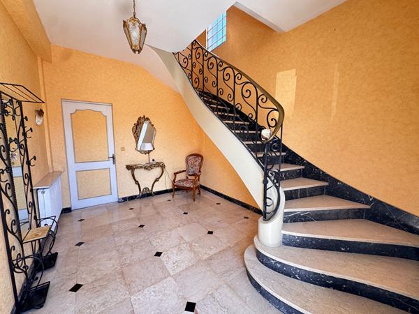 33150 CENON - Maison 7 pièces de 190m2 avec garage et jardin à vendre