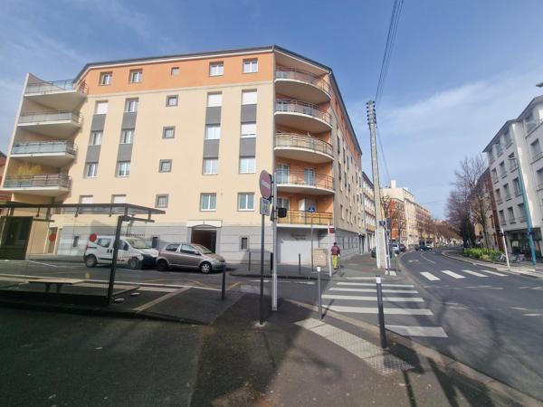 DERNIER ETAGE avec ascenseur Balcon +Box sécurisé Cave