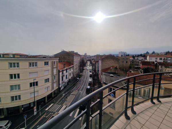 DERNIER ETAGE avec ascenseur Balcon +Box sécurisé Cave