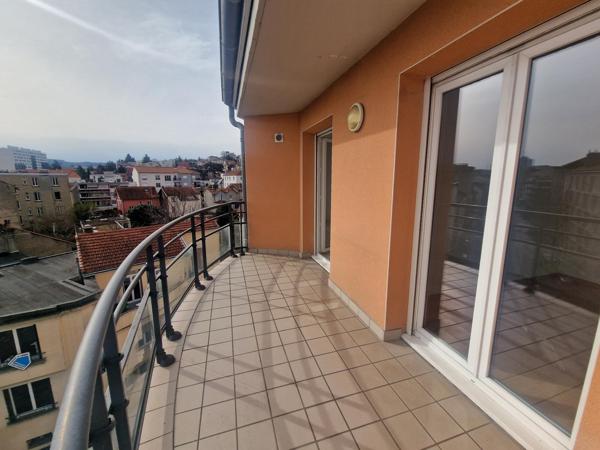 DERNIER ETAGE avec ascenseur Balcon +Box sécurisé Cave