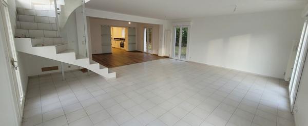 Villa d'Architecte Familiale de 240 m² . Lumière, Espaces et Nature