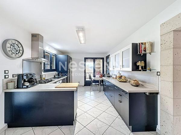 Maison à vendre à Nérac - 5 pièces, 4 chambres, double garage ainsi qu'un grand terrain