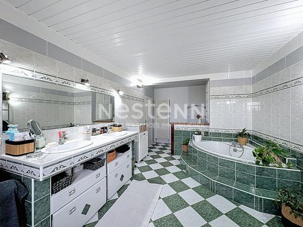 Maison à vendre à Nérac - 5 pièces, 4 chambres, double garage ainsi qu'un grand terrain