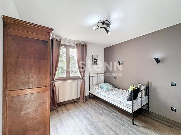 Maison à vendre à Nérac - 5 pièces, 4 chambres, double garage ainsi qu'un grand terrain