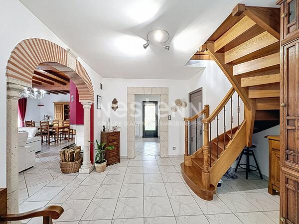 Maison à vendre à Nérac - 5 pièces, 4 chambres, double garage ainsi qu'un grand terrain