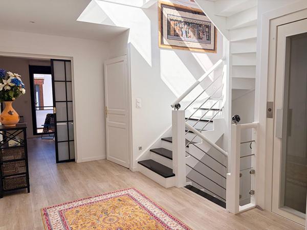 Propriété contemporaine de 6 pièces principales située en hyper centre de Compiègne