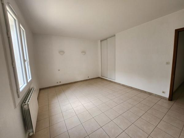 EN EXCLUSIVITÉ - SAINT-SATURNIN-LÈS-AVIGNON - MAISON T5 DE PLAIN-PIED 155 M² - PISCINABLE - DOUBLE GARAGE