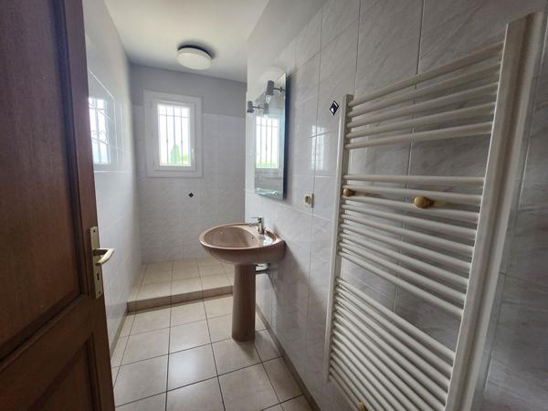 EN EXCLUSIVITÉ - SAINT-SATURNIN-LÈS-AVIGNON - MAISON T5 DE PLAIN-PIED 155 M² - PISCINABLE - DOUBLE GARAGE