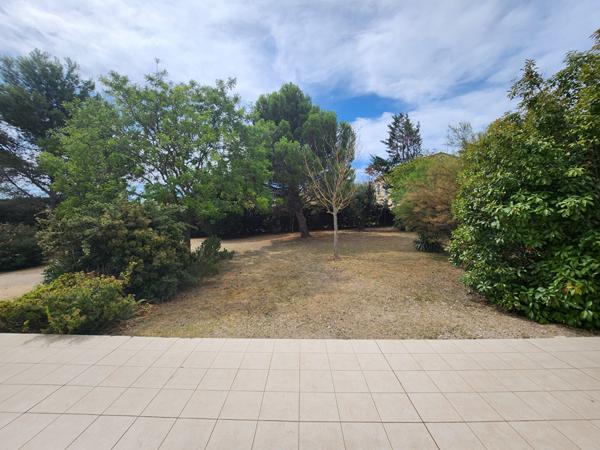 EN EXCLUSIVITÉ - SAINT-SATURNIN-LÈS-AVIGNON - MAISON T5 DE PLAIN-PIED 155 M² - PISCINABLE - DOUBLE GARAGE