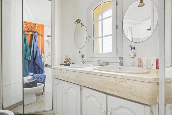 AVIGNON ? Appartement 143 m², grande terrasse, 4 chambres et stationnements privatifs