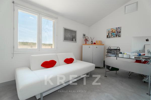 Allauch – Villa contemporaine avec piscine à débordement et appartement indépendant