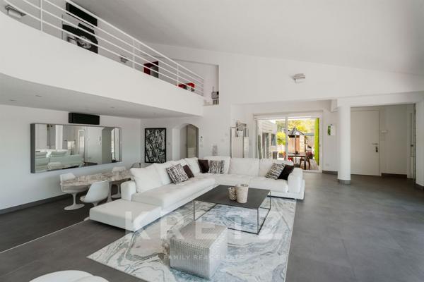 Allauch – Villa contemporaine avec piscine à débordement et appartement indépendant