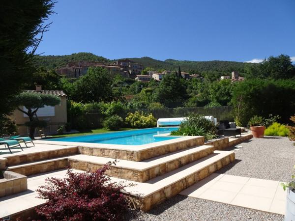 Villa 7 pièces sur 1213m² terrain clos