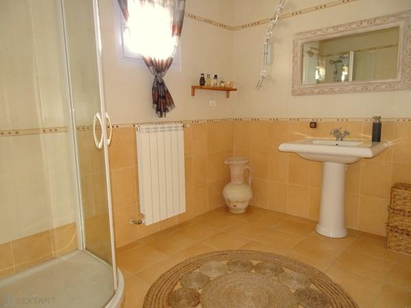 Villa 7 pièces sur 1213m² terrain clos