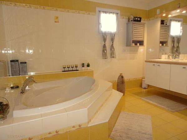 Villa 7 pièces sur 1213m² terrain clos