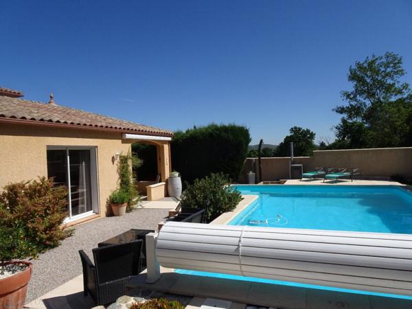 Villa 7 pièces sur 1213m² terrain clos