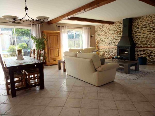 Villa 7 pièces sur 1213m² terrain clos