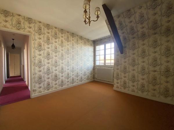 Vente                                                      Maison
                        
                     5 pièces                      237 m2                     à Varennes-Vauzelles