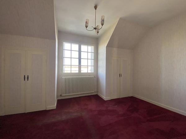 Vente                                                      Maison
                        
                     5 pièces                      237 m2                     à Varennes-Vauzelles